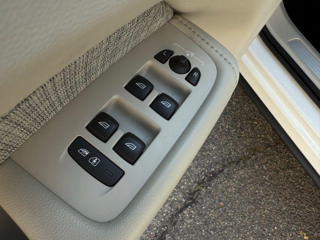 used 2022 Volvo XC60 car, priced at $29,545