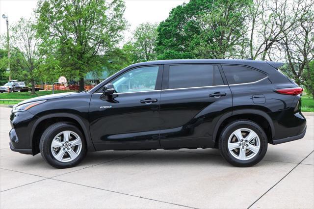 used 2021 Toyota Highlander Hybrid car, priced at $28,000