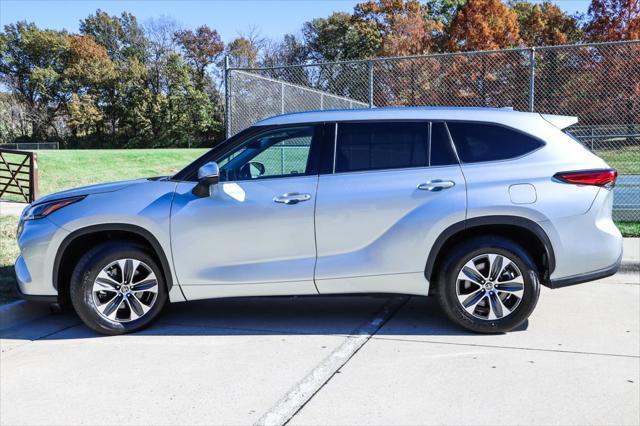 used 2021 Toyota Highlander car, priced at $30,000