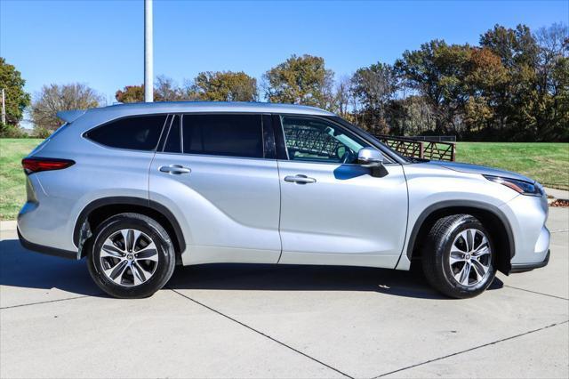 used 2021 Toyota Highlander car, priced at $31,000