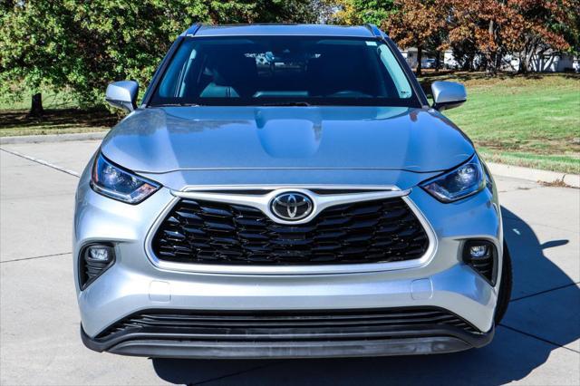 used 2021 Toyota Highlander car, priced at $31,000