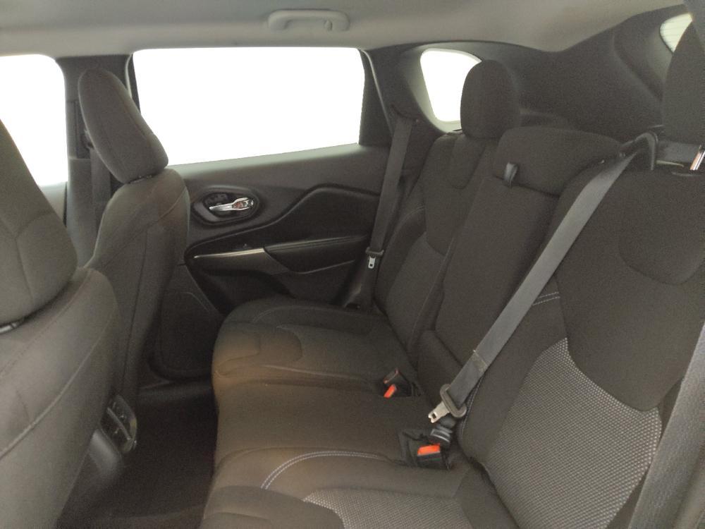 used 2020 Jeep Cherokee car, priced at $18,295