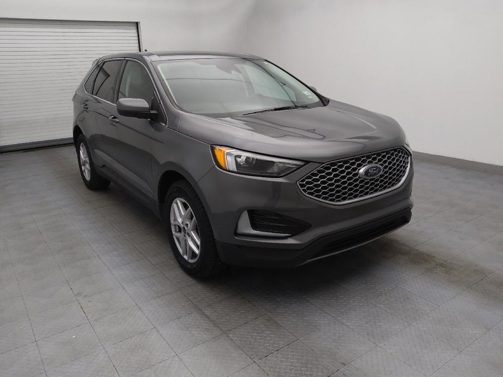 used 2024 Ford Edge car, priced at $25,195