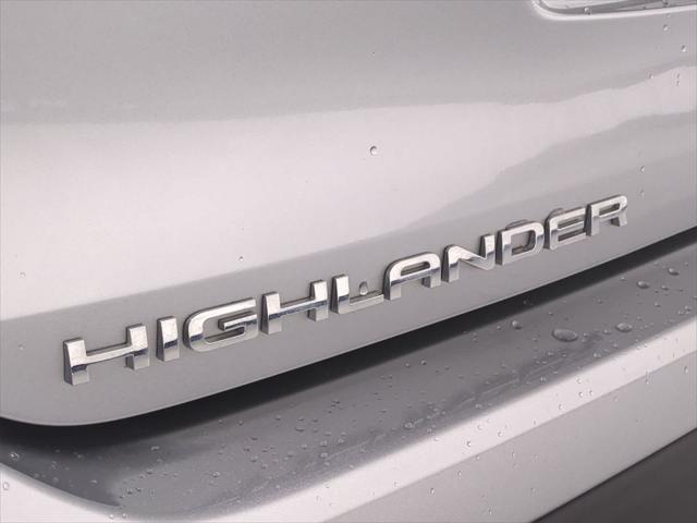 used 2022 Toyota Highlander car, priced at $31,999