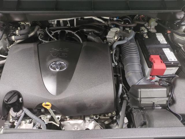 used 2022 Toyota Highlander car, priced at $31,999