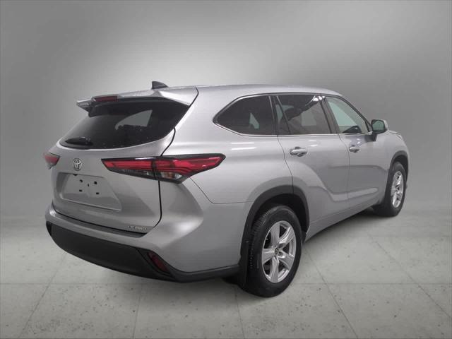used 2022 Toyota Highlander car, priced at $31,999