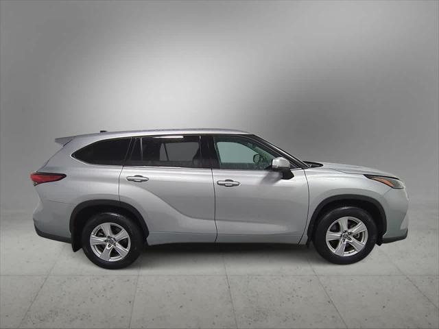 used 2022 Toyota Highlander car, priced at $31,999