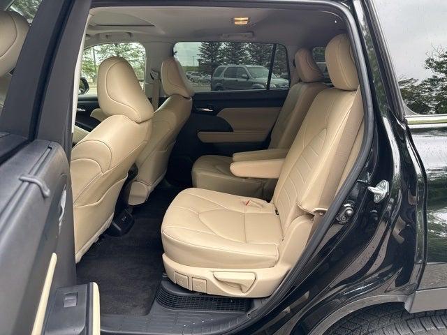 used 2023 Toyota Highlander Hybrid car, priced at $40,990