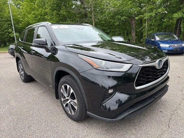 used 2023 Toyota Highlander Hybrid car, priced at $40,990