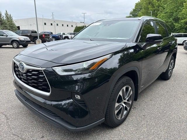 used 2023 Toyota Highlander Hybrid car, priced at $40,990