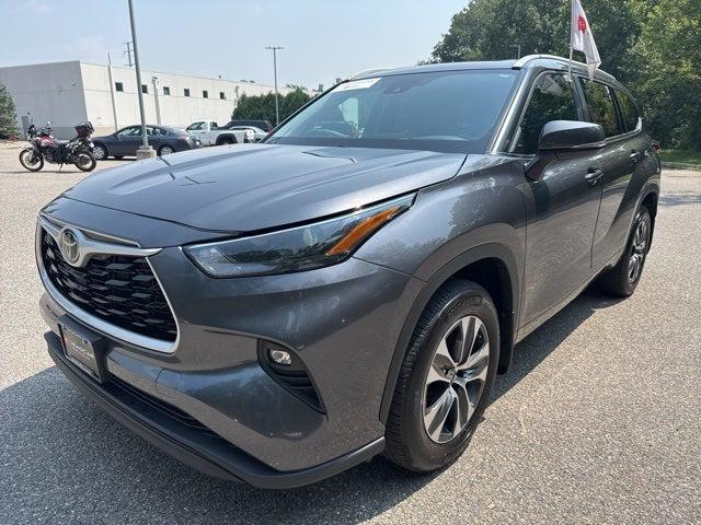 used 2023 Toyota Highlander car, priced at $41,500