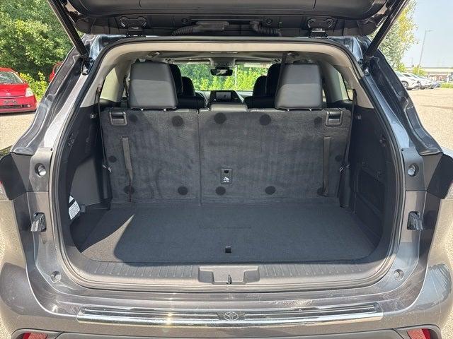 used 2023 Toyota Highlander car, priced at $41,500