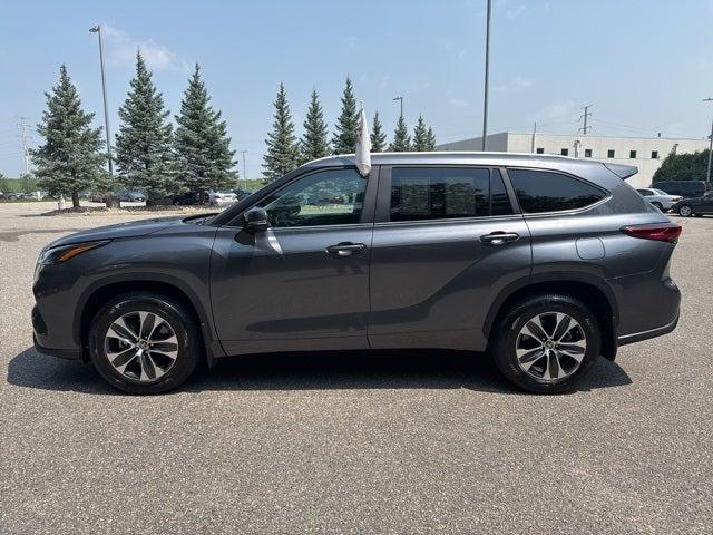 used 2023 Toyota Highlander car, priced at $41,500