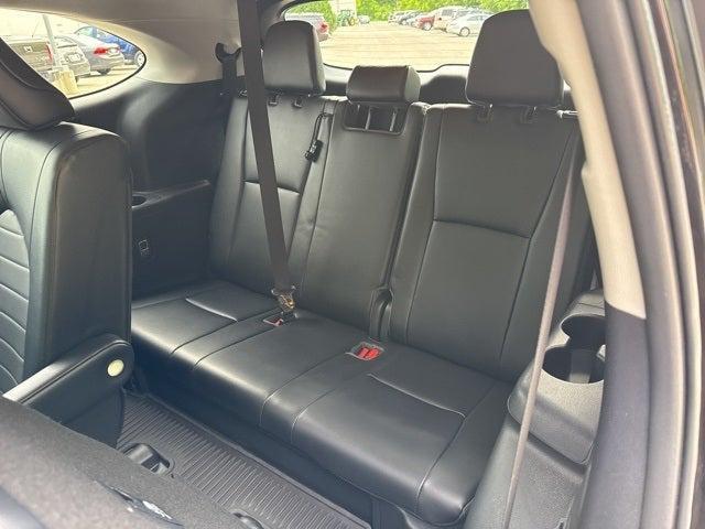used 2022 Toyota Highlander car, priced at $32,890