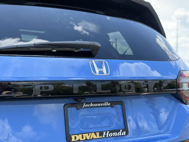 new 2025 Honda Pilot car, priced at $52,155