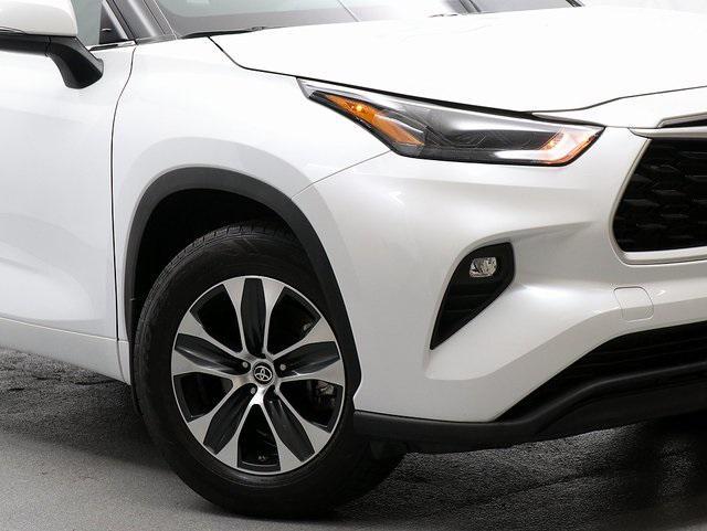 used 2023 Toyota Highlander car, priced at $37,407