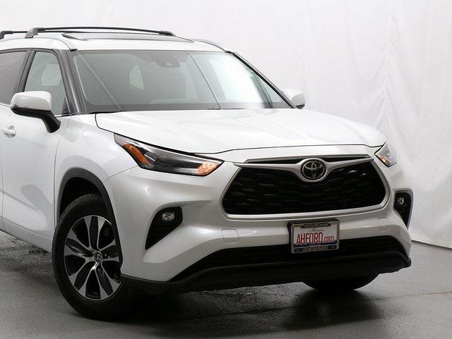 used 2023 Toyota Highlander car, priced at $37,407