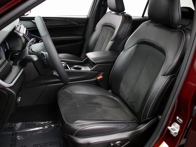 used 2024 Jeep Grand Cherokee car, priced at $33,459