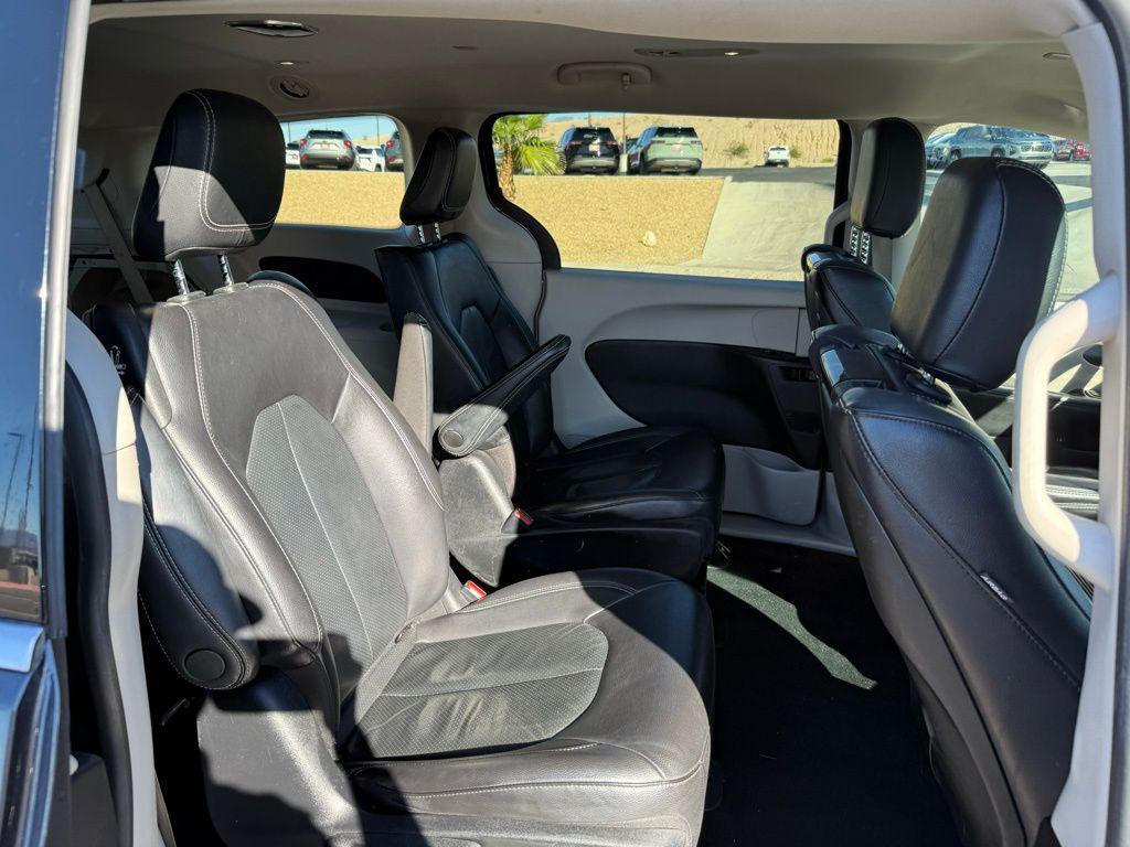 used 2022 Chrysler Pacifica Hybrid car, priced at $25,667