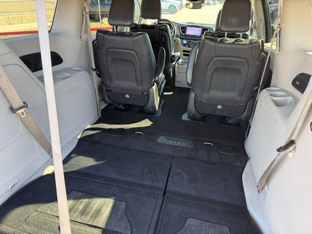 used 2022 Chrysler Pacifica Hybrid car, priced at $25,667