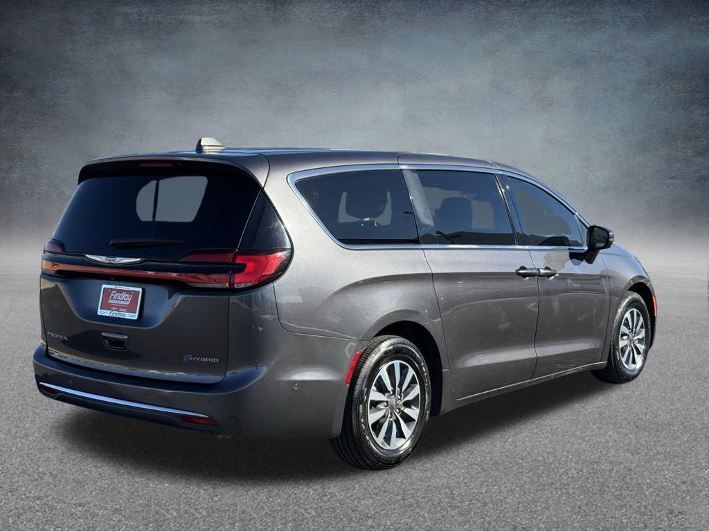 used 2022 Chrysler Pacifica Hybrid car, priced at $25,667