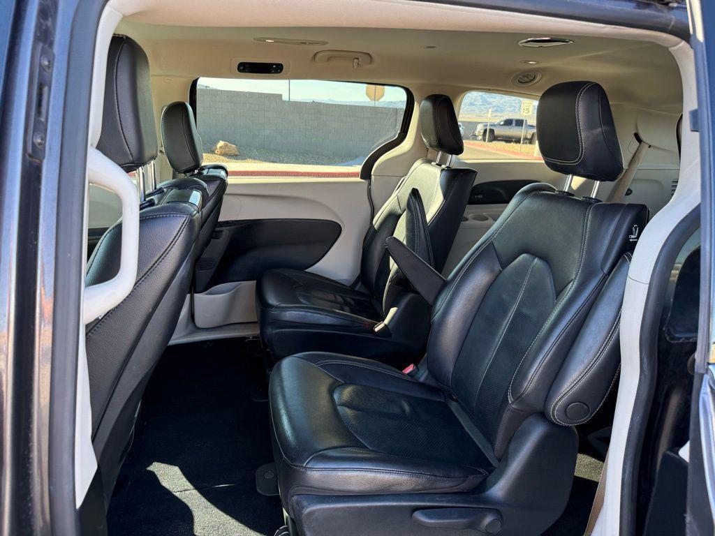 used 2022 Chrysler Pacifica Hybrid car, priced at $25,667