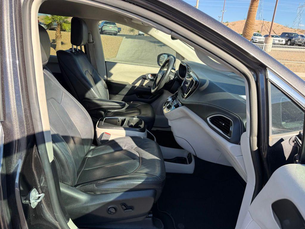 used 2022 Chrysler Pacifica Hybrid car, priced at $25,667