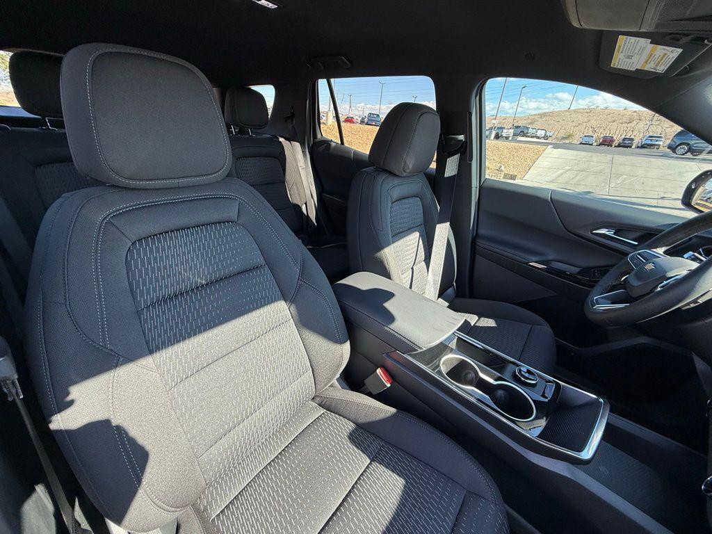 new 2026 Chevrolet Equinox car, priced at $27,620