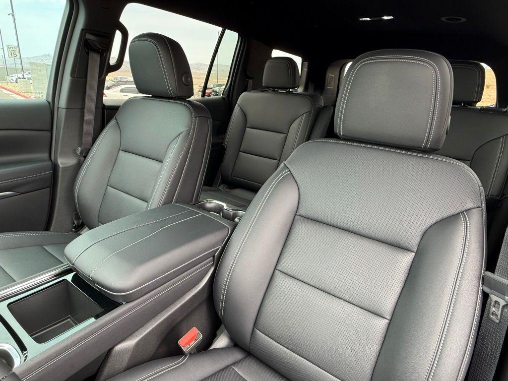 new 2025 Chevrolet Traverse car, priced at $43,910