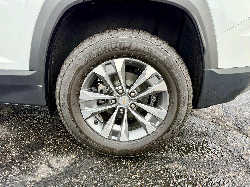 new 2026 Chevrolet Equinox car, priced at $29,484