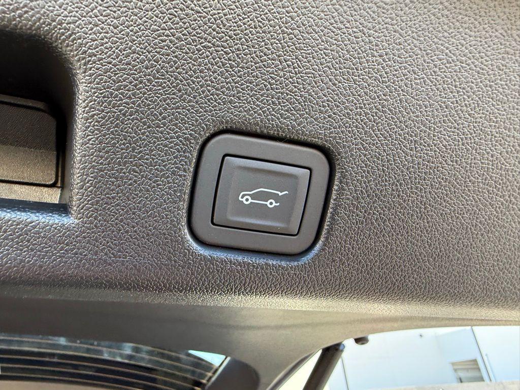 new 2026 Chevrolet Traverse car, priced at $43,894