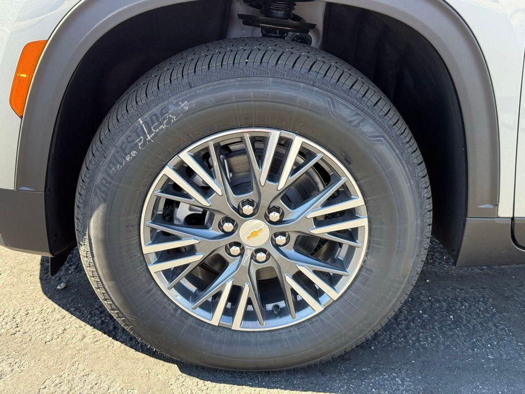 new 2026 Chevrolet Traverse car, priced at $43,894