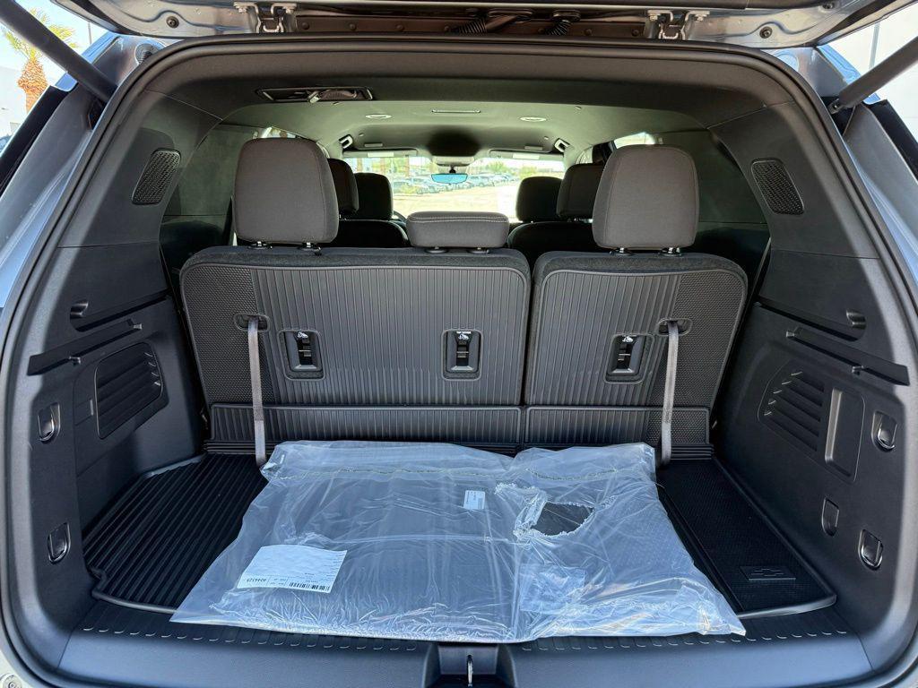 new 2026 Chevrolet Traverse car, priced at $43,894