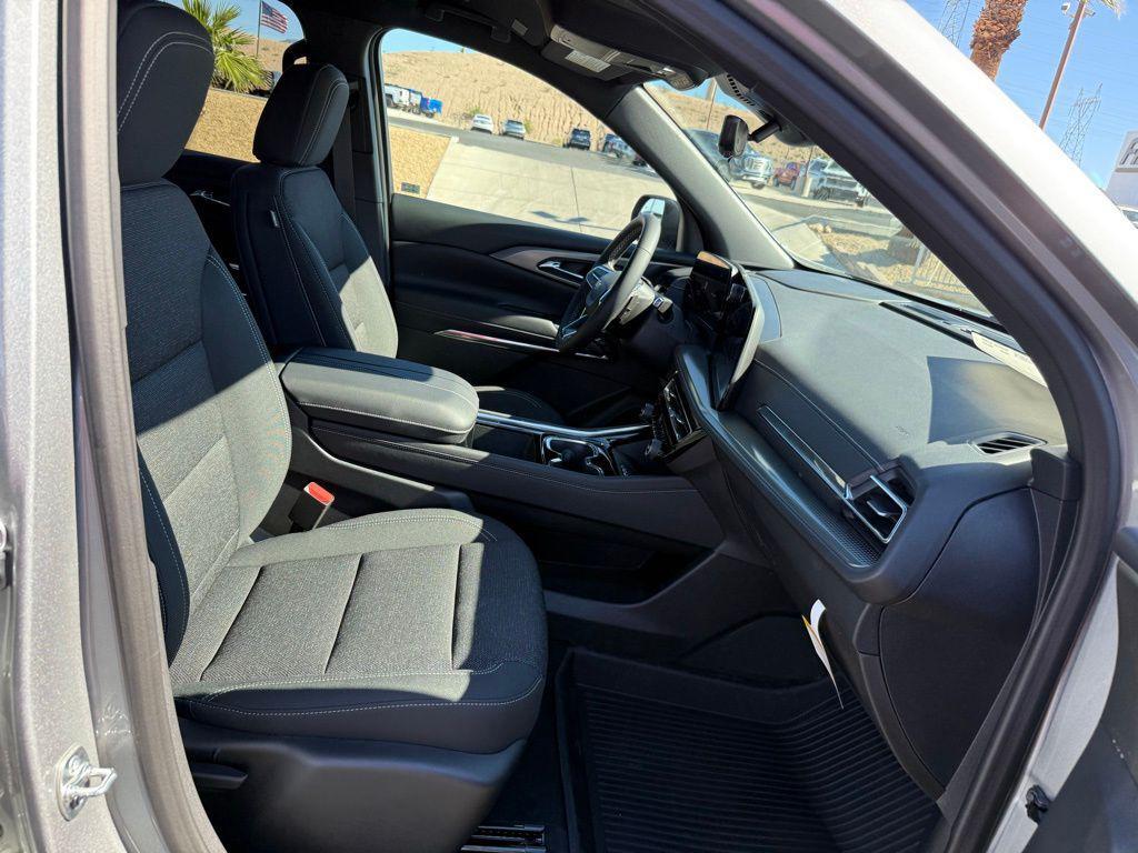 new 2026 Chevrolet Traverse car, priced at $43,894