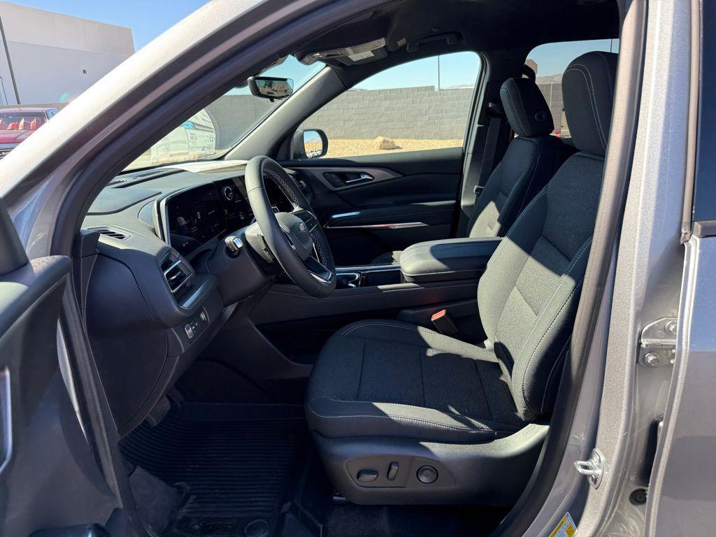 new 2026 Chevrolet Traverse car, priced at $43,894