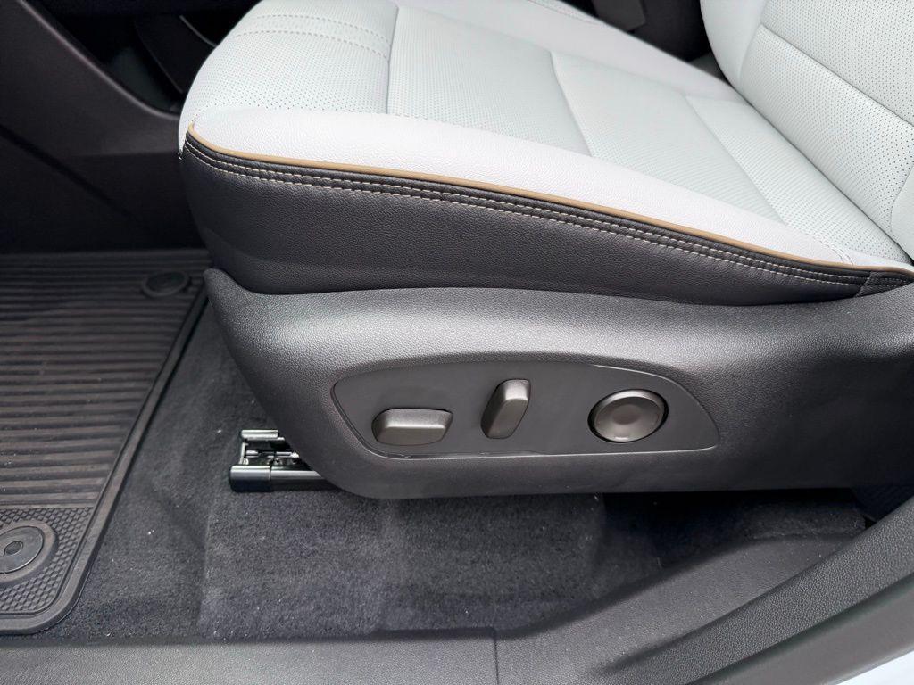 new 2026 Chevrolet Traverse car, priced at $59,178