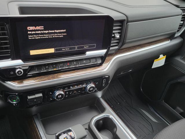 new 2025 GMC Sierra 1500 car, priced at $42,825