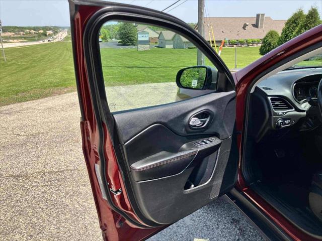 used 2019 Jeep Cherokee car, priced at $13,995