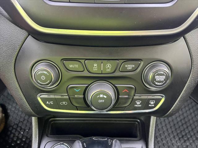used 2020 Jeep Cherokee car, priced at $15,995