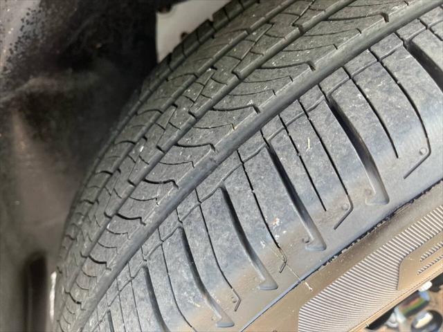 used 2020 Jeep Cherokee car, priced at $15,995
