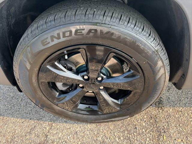 used 2020 Jeep Cherokee car, priced at $15,995