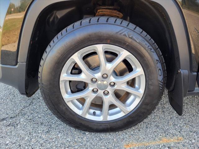 used 2016 Jeep Cherokee car, priced at $12,995