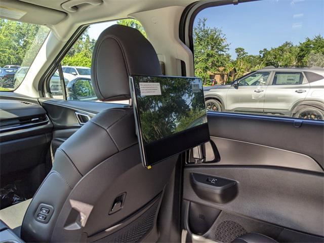 new 2025 Kia Carnival Hybrid car, priced at $52,130