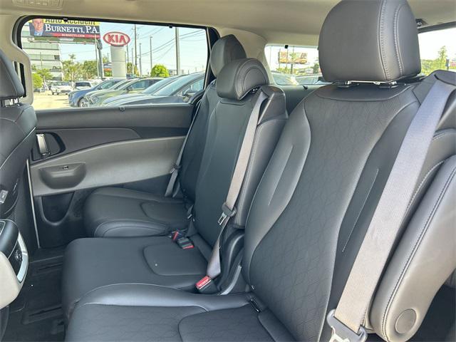 new 2025 Kia Carnival Hybrid car, priced at $43,700