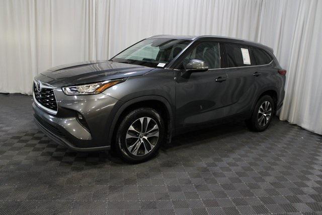 used 2020 Toyota Highlander car, priced at $24,000