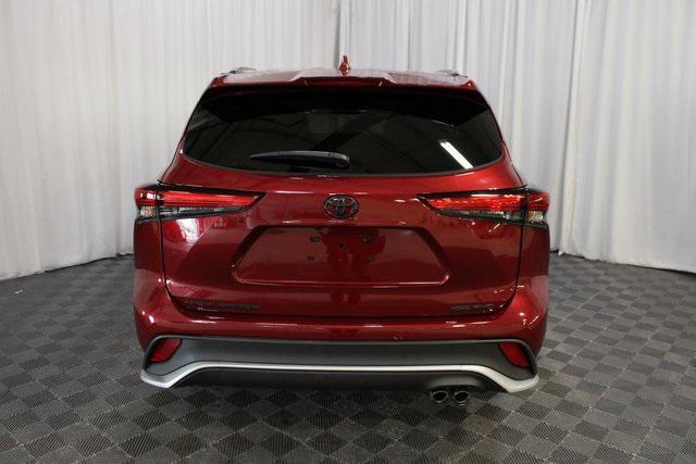 used 2022 Toyota Highlander car, priced at $40,500