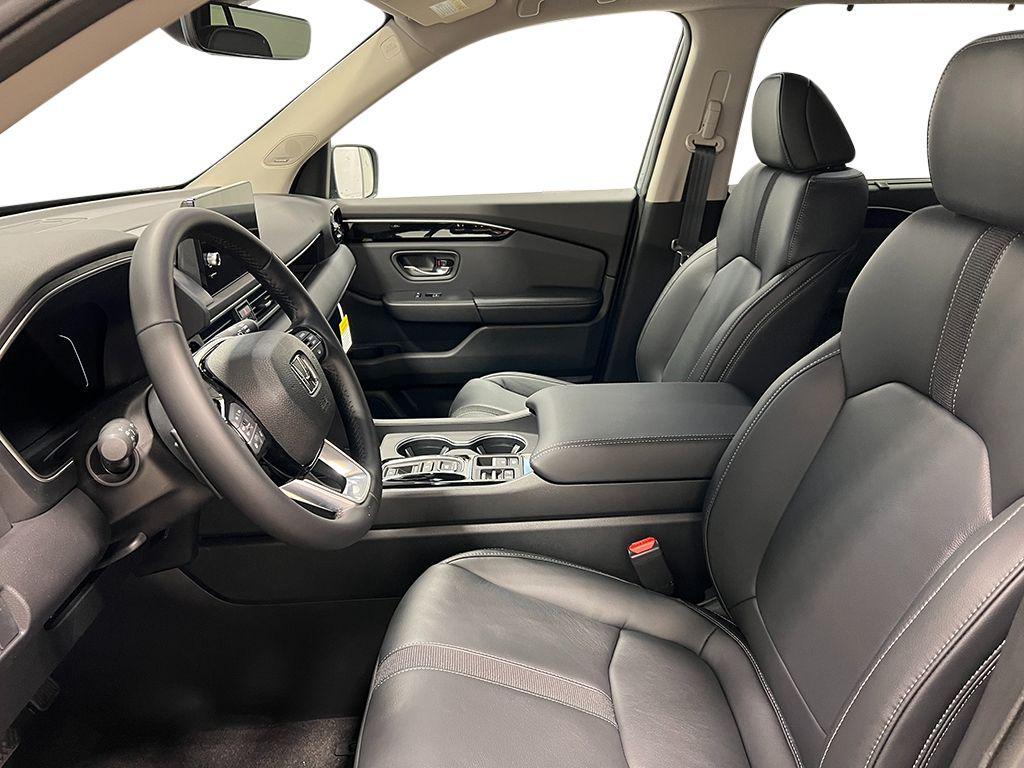 new 2025 Honda Pilot car, priced at $51,550