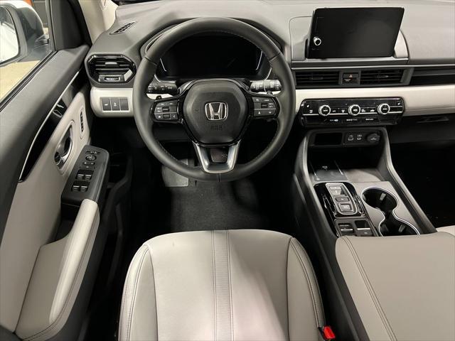 new 2025 Honda Pilot car, priced at $51,050