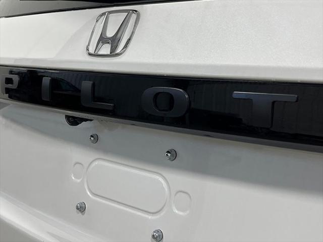new 2025 Honda Pilot car, priced at $47,505