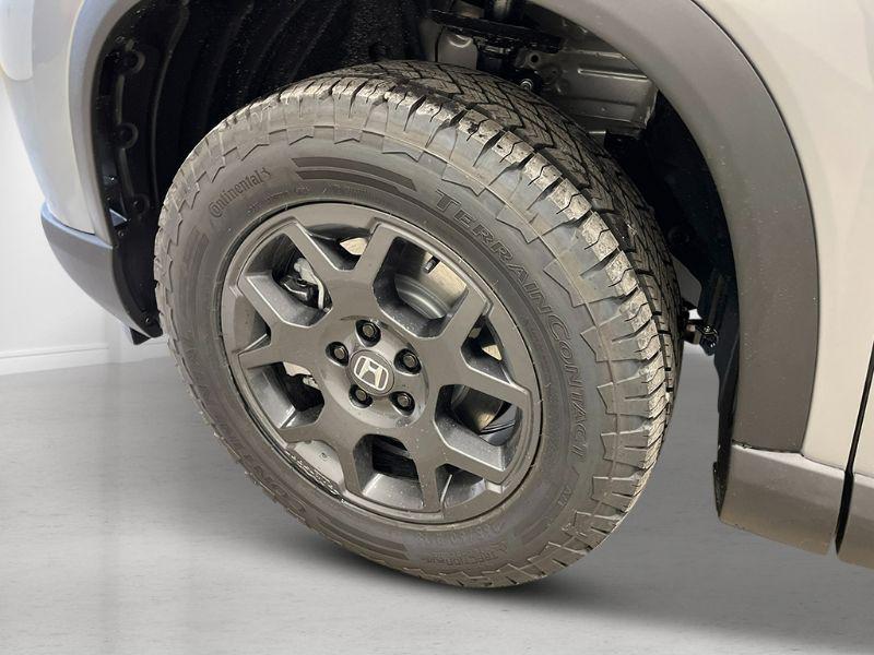 new 2025 Honda Pilot car, priced at $50,850